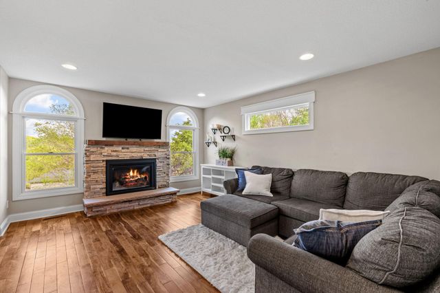 181 Cascade Court, Chanhassen, MN 55317