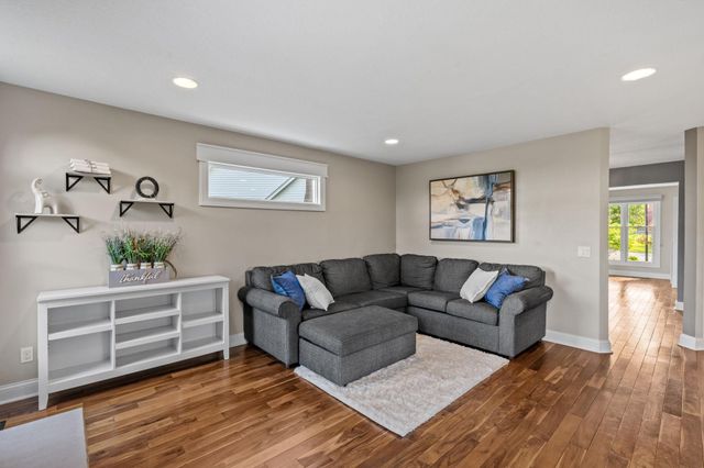 181 Cascade Court, Chanhassen, MN 55317