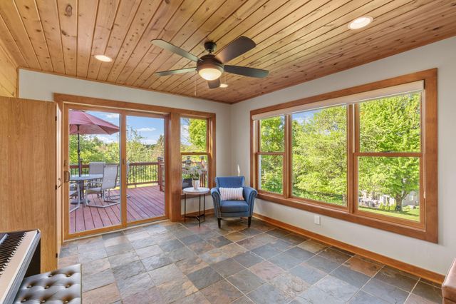 181 Cascade Court, Chanhassen, MN 55317