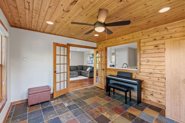 181 Cascade Court, Chanhassen, MN 55317