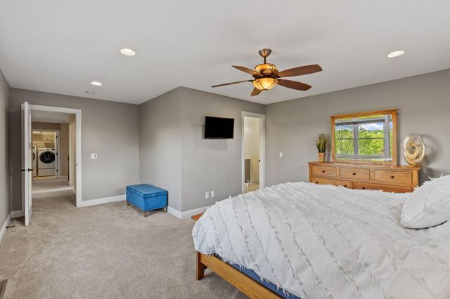 181 Cascade Court, Chanhassen, MN 55317
