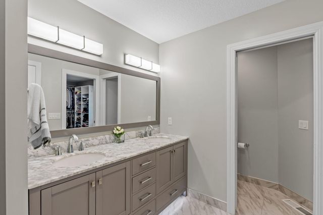 181 Cascade Court, Chanhassen, MN 55317