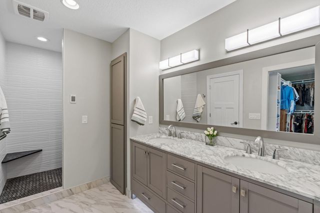 181 Cascade Court, Chanhassen, MN 55317
