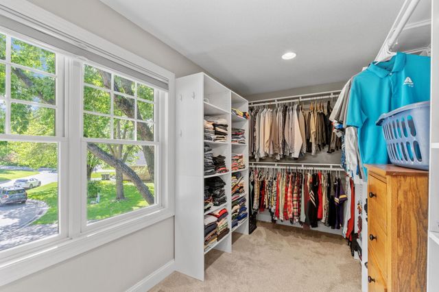 181 Cascade Court, Chanhassen, MN 55317