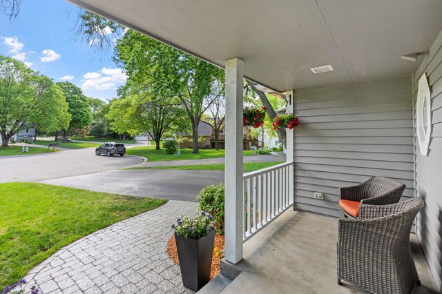 181 Cascade Court, Chanhassen, MN 55317