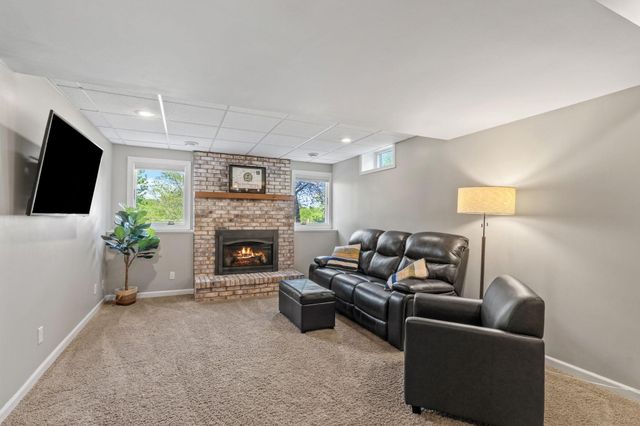 181 Cascade Court, Chanhassen, MN 55317