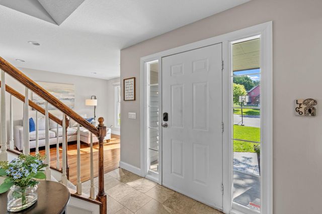 181 Cascade Court, Chanhassen, MN 55317