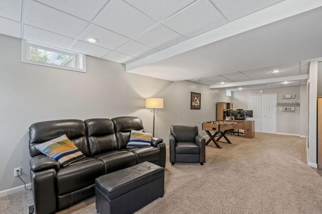181 Cascade Court, Chanhassen, MN 55317