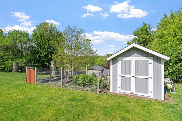 181 Cascade Court, Chanhassen, MN 55317