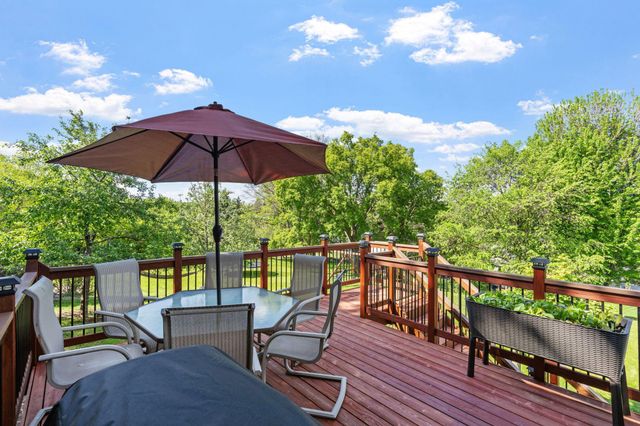 181 Cascade Court, Chanhassen, MN 55317