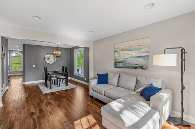 181 Cascade Court, Chanhassen, MN 55317