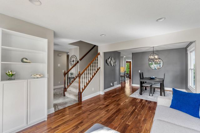 181 Cascade Court, Chanhassen, MN 55317