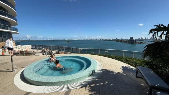 488 NE 18th St 700, Miami, FL 33132