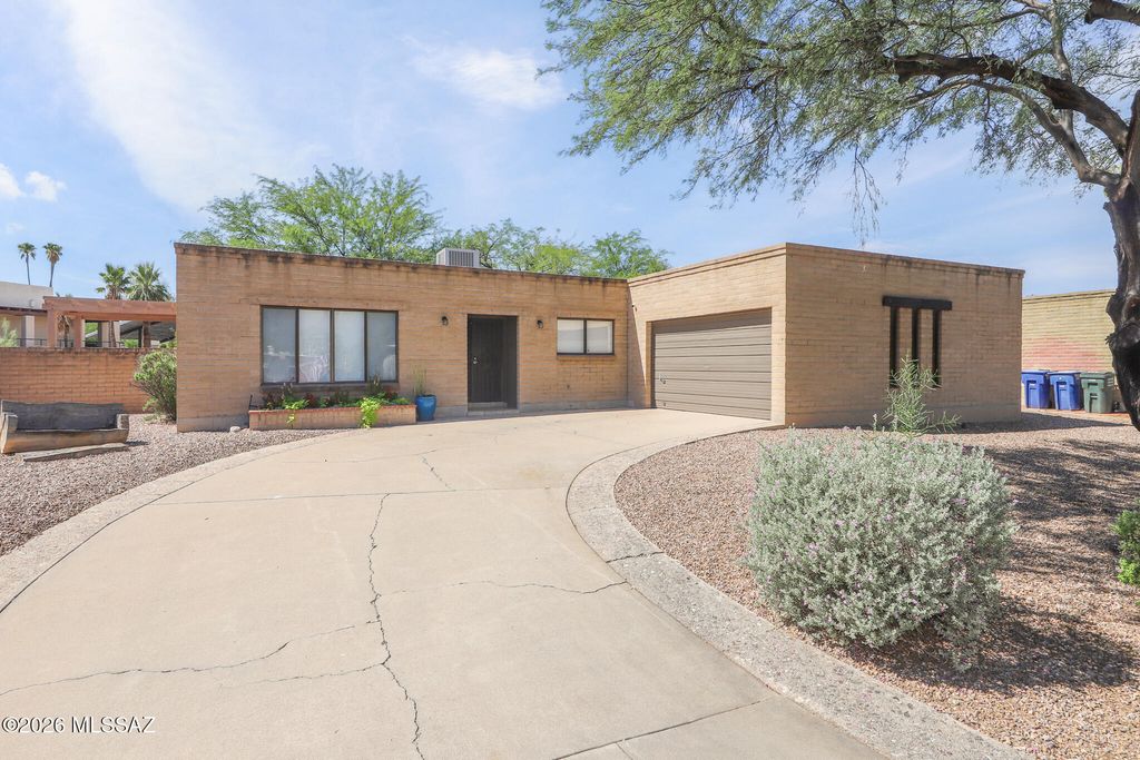 7620 E Linden Street, Tucson, AZ 85715