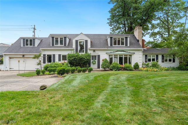 18950 Rockcliff Drive, Rocky River, OH 44116