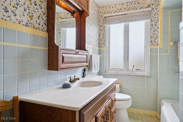 18950 Rockcliff Drive, Rocky River, OH 44116