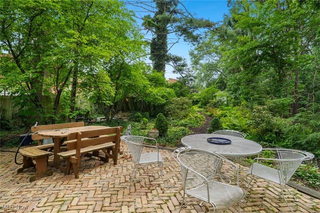 18950 Rockcliff Drive, Rocky River, OH 44116