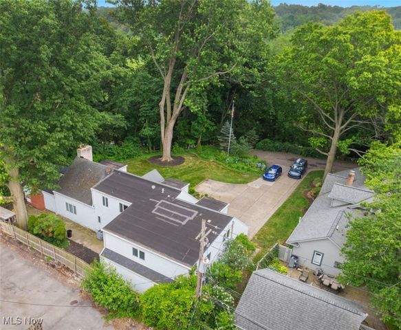 18950 Rockcliff Drive, Rocky River, OH 44116