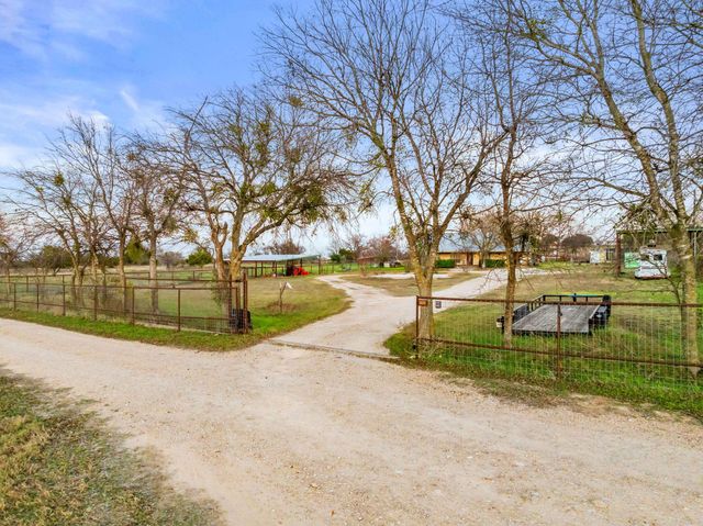 2700 Auction Barn RD, Belton, TX 76513
