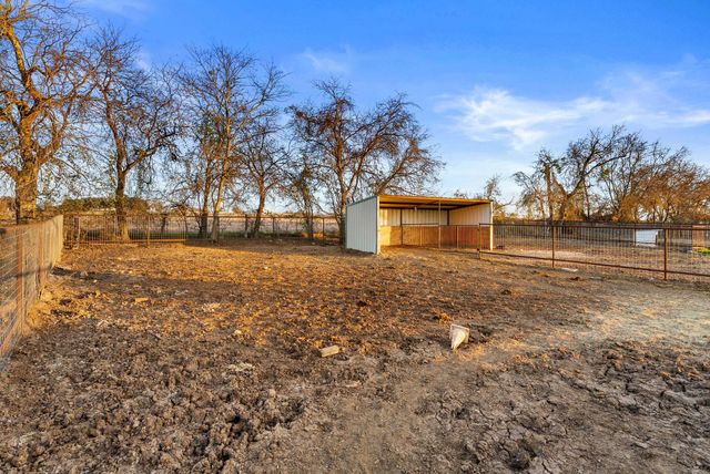 2700 Auction Barn RD, Belton, TX 76513