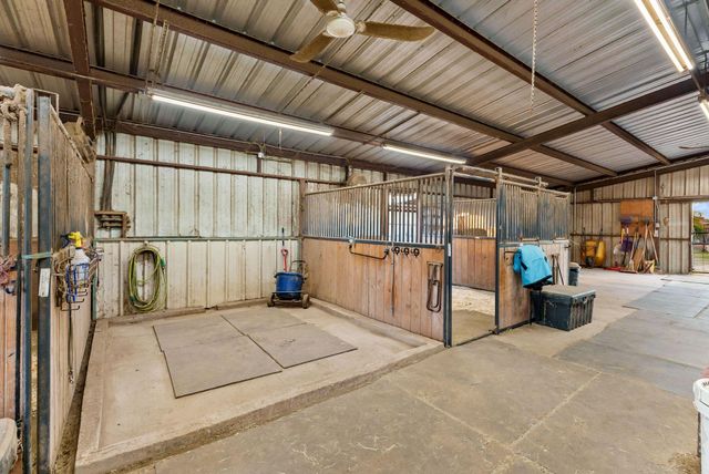 2700 Auction Barn RD, Belton, TX 76513
