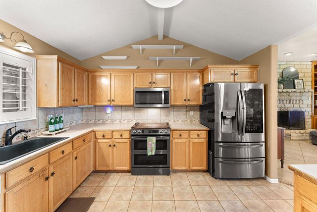 2700 Auction Barn RD, Belton, TX 76513