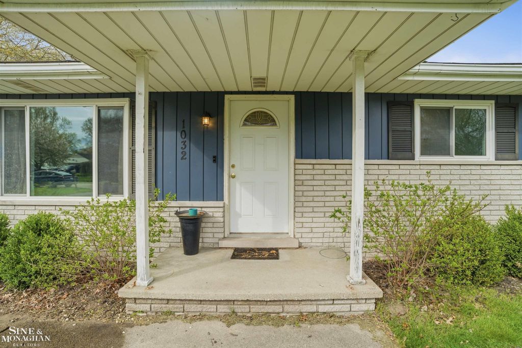 1032 Summer Street, Algonac, MI 48001
