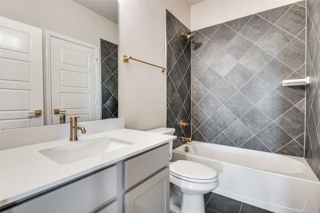 3722 MIGHTY OAKS Street, Bedford, TX 76021
