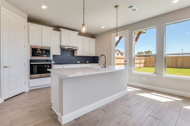 3722 MIGHTY OAKS Street, Bedford, TX 76021
