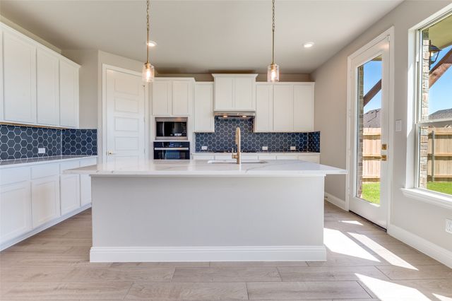 3722 MIGHTY OAKS Street, Bedford, TX 76021