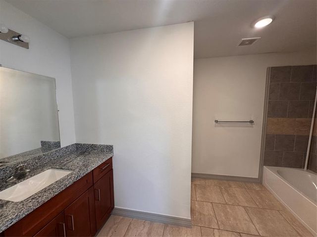 147 Egret Canal S, Baytown, TX 77523
