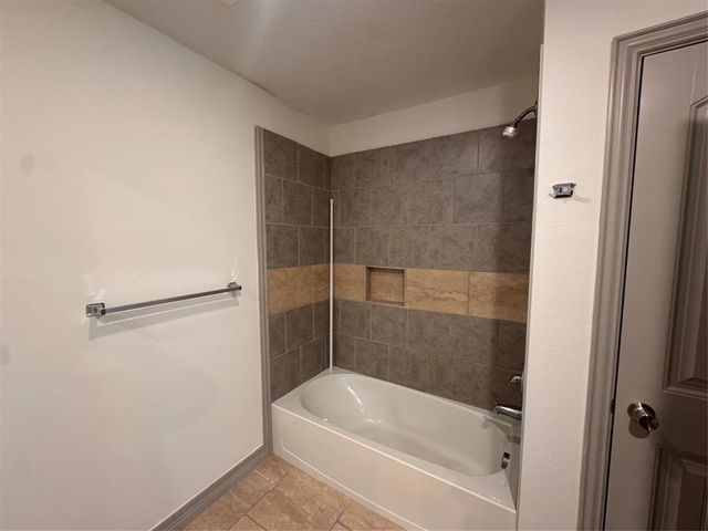 147 Egret Canal S, Baytown, TX 77523