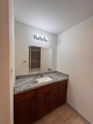 147 Egret Canal S, Baytown, TX 77523