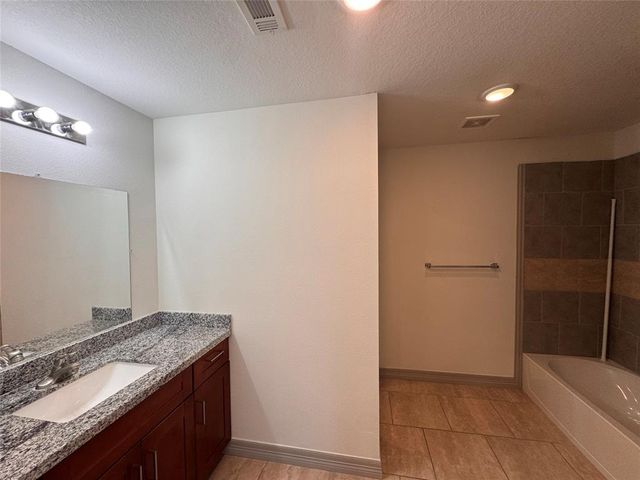 147 Egret Canal S, Baytown, TX 77523