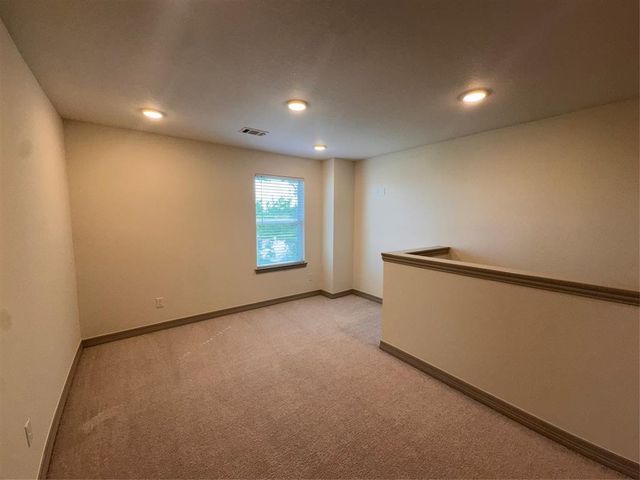 147 Egret Canal S, Baytown, TX 77523
