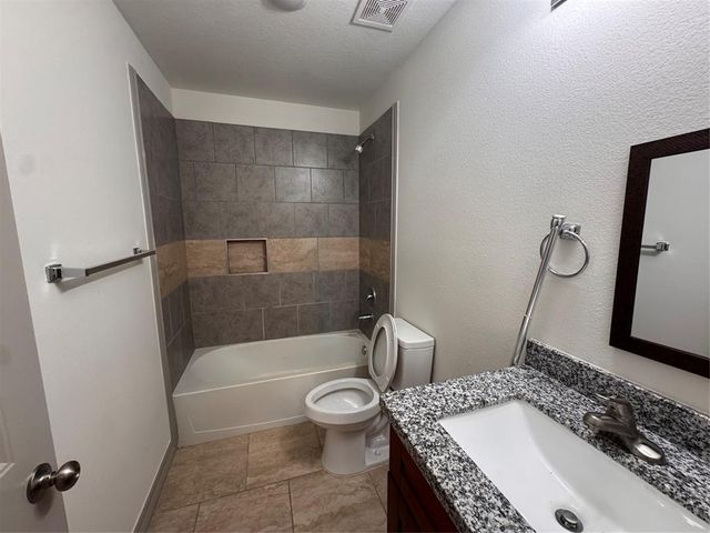 147 Egret Canal S, Baytown, TX 77523
