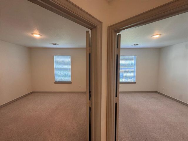 147 Egret Canal S, Baytown, TX 77523