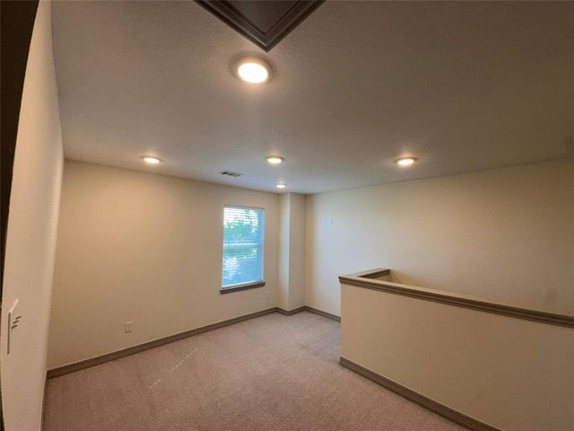 147 Egret Canal S, Baytown, TX 77523