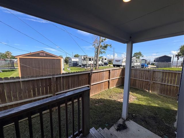 147 Egret Canal S, Baytown, TX 77523