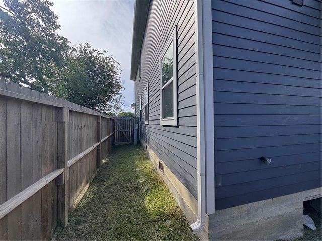 147 Egret Canal S, Baytown, TX 77523