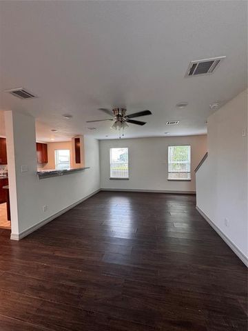 147 Egret Canal S, Baytown, TX 77523