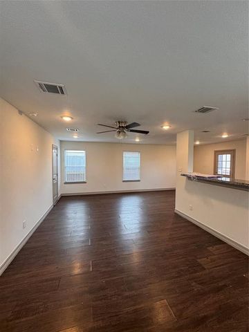 147 Egret Canal S, Baytown, TX 77523