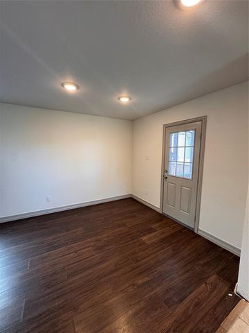 147 Egret Canal S, Baytown, TX 77523