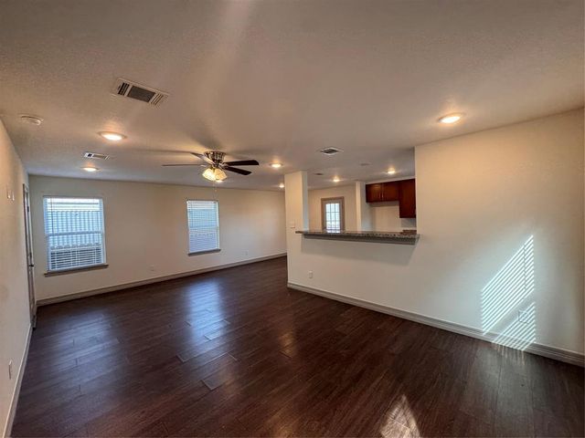 147 Egret Canal S, Baytown, TX 77523