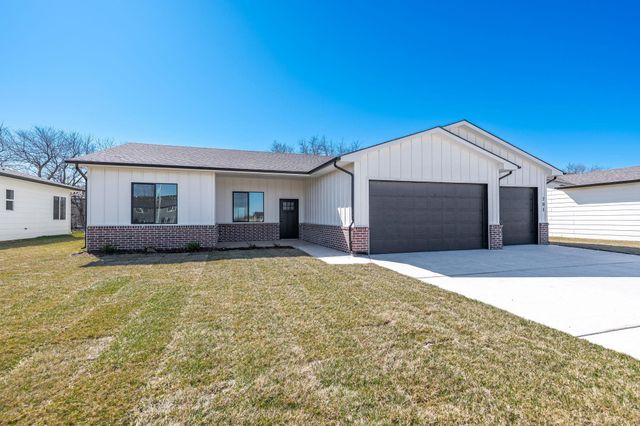 701 E Elmwood St, Park City, KS 67147