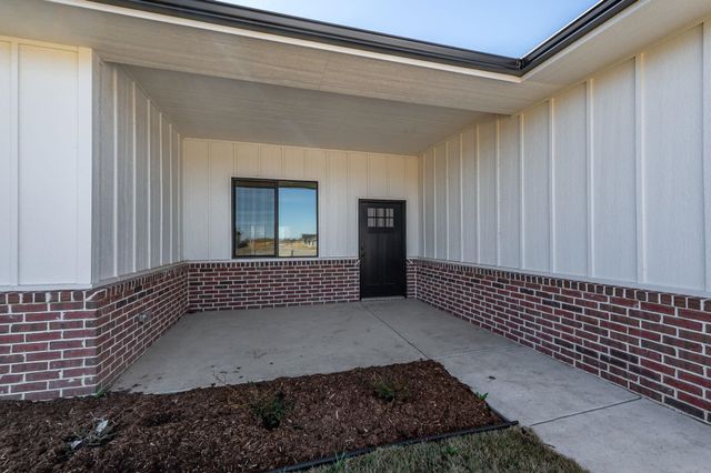 701 E Elmwood St, Park City, KS 67147