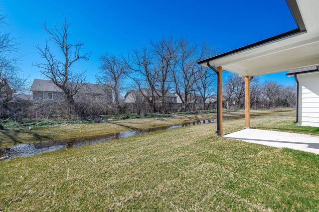 701 E Elmwood St, Park City, KS 67147