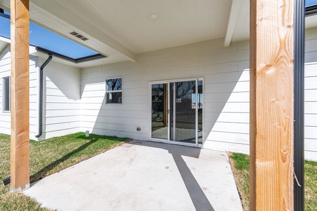 701 E Elmwood St, Park City, KS 67147