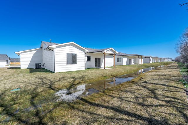 701 E Elmwood St, Park City, KS 67147