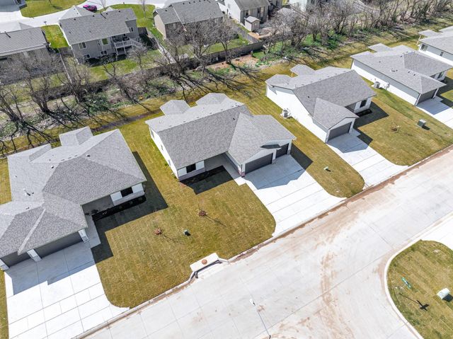 701 E Elmwood St, Park City, KS 67147